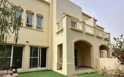 Upgraded 4BR Villa+Maid | Lakefront | Premier Spot –