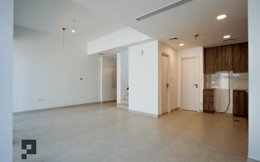 VACANT | SINGLE ROW | PLUS MAIDS ROOM –