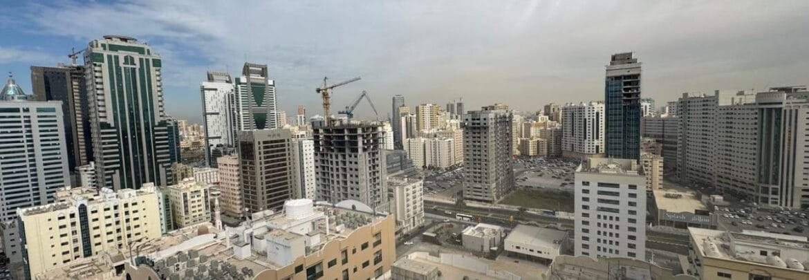 3-bedroom residential apartment in Al Majaz Tower, Sharjah, Al Majaz, with full canal view and well-maintained interiors.-Propertyana real estate in dubai and sharjeh