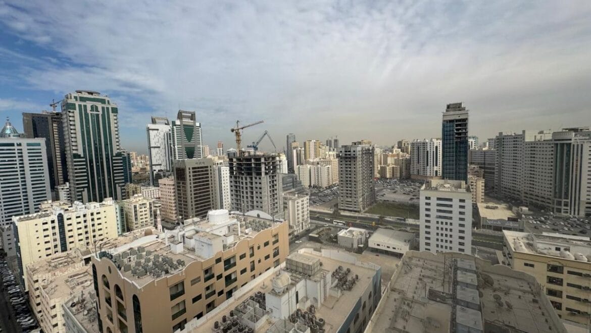 3-bedroom residential apartment in Al Majaz Tower, Sharjah, Al Majaz, with full canal view and well-maintained interiors.-Propertyana real estate in dubai and sharjeh