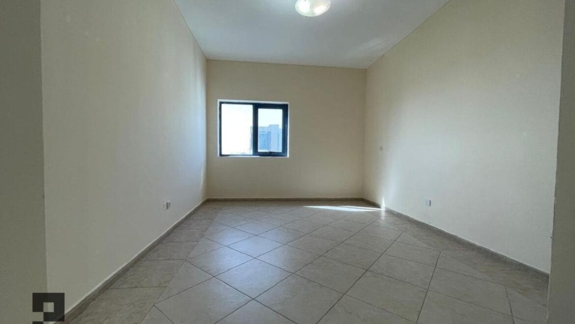 3-bedroom residential apartment in Al Majaz Tower, Sharjah, Al Majaz, with full canal view and well-maintained interiors.-Propertyana real estate in dubai and sharjeh