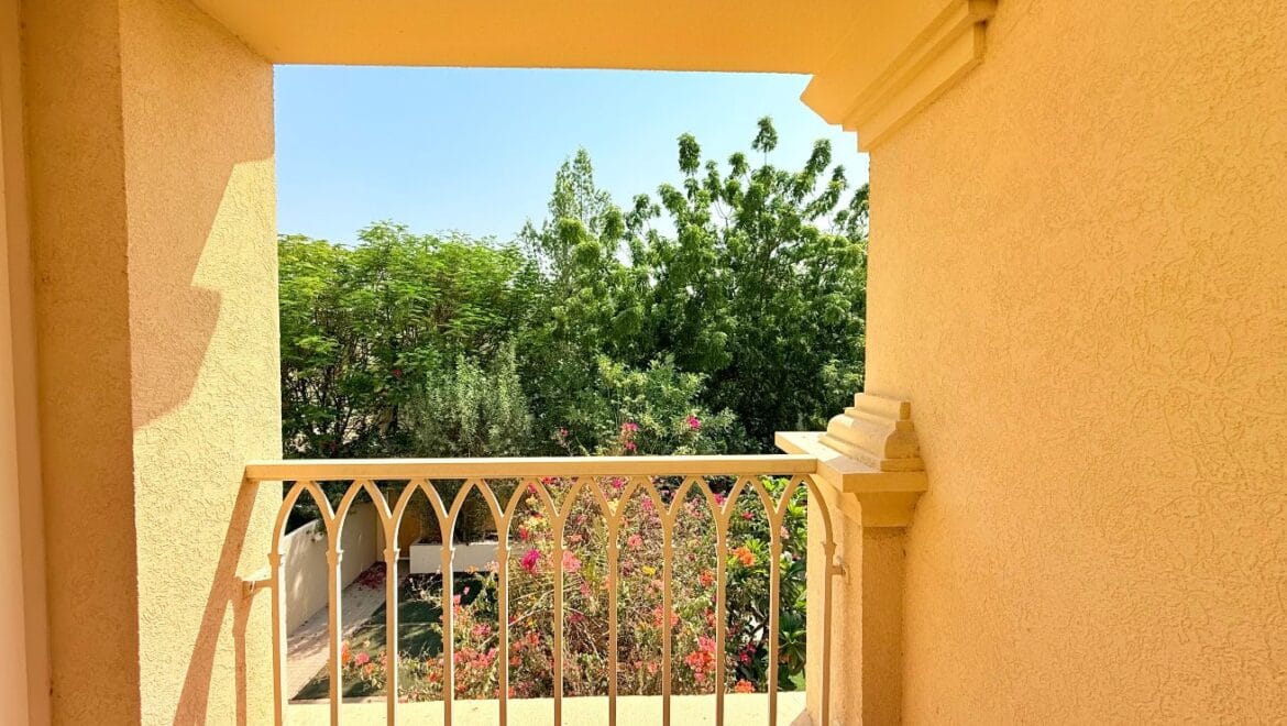 Renovated 2-bedroom plus study townhouse in Springs 12, The Springs, Dubai. Vacant and ready for occupancy-Propertyana real estate in dubai and sharjeh