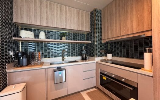 Luxury 3BR Apartment Business Bay Canal View Dubai