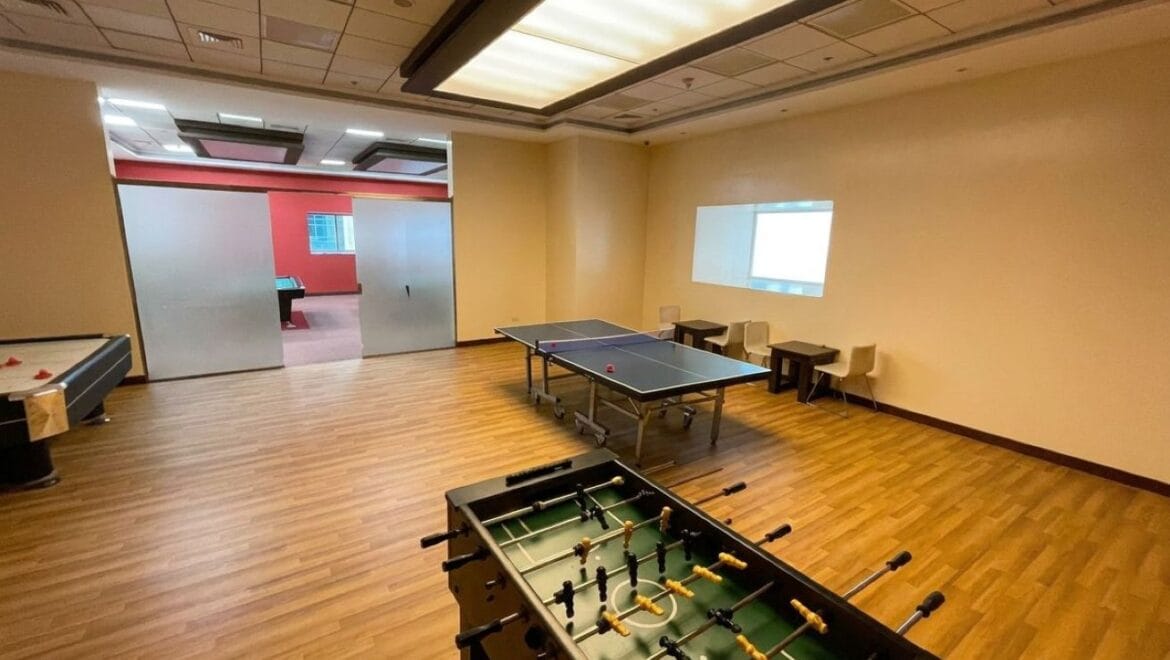 Bright, modern 2-bedroom apartment interior in Elite Residence, Dubai Marina, Dubai, featuring contemporary furnishings and large windows.-Propertyana real estate in dubai and sharjeh